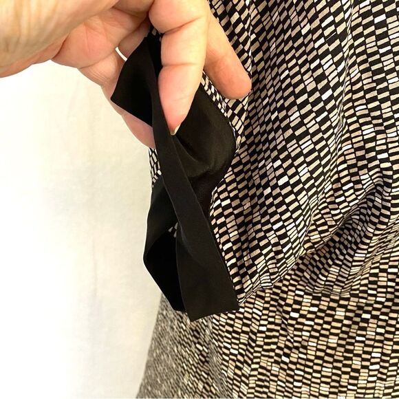 VINCE SILK BLOUSE PATHWAYS CUFF SLEEVE - Picture 5 of 9